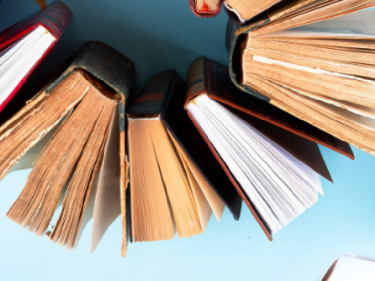 UMHÜLLT – Gestalte einen Einband für dein Lieblingsbuch