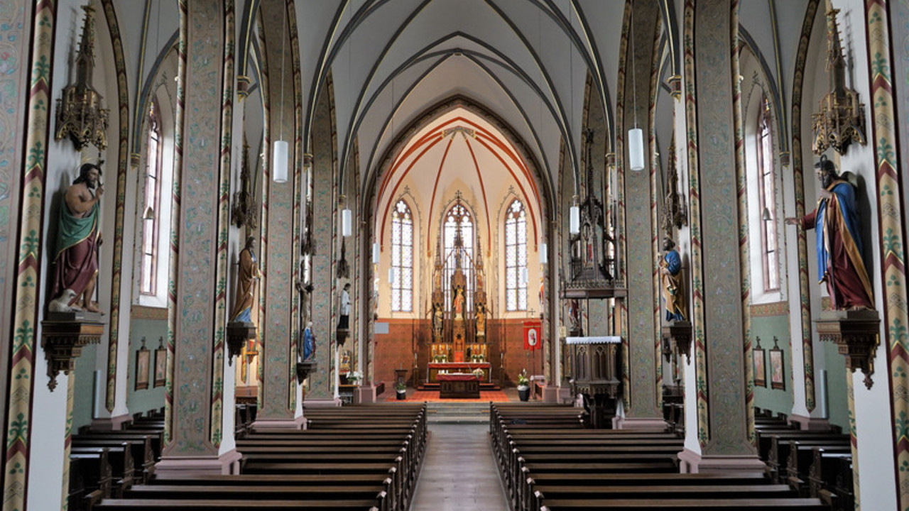 Blick durch das Kirchenschiff nach der Sanierung © Alfred Lenz, Nentershausen 