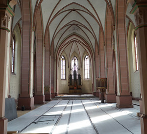 Blick durch das Kirchenschiff während der Sanierungsarbeiten © Alfred Lenz, Nentershausen 