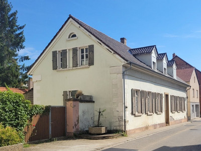 Verkäufliches Kulturdenkmal: Ehemalige Schule, Alzey-Weinheim