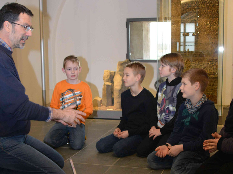 Ohne Jeans, Handy und Pommes Frites - eine Million Jahre Alltag im Rheinland Ohne Jeans, Handy und Pommes Frites - eine Million Jahre Alltag im Rheinland