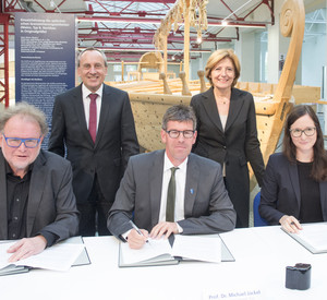 Vertragsunterzeichnung in Mainz. Foto: Peter Pulkowski