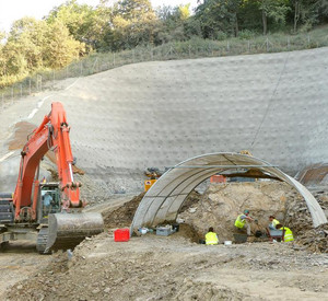 Grabungsfläche vor dem zukünftigen Tunnelportal © GDKE, LA/Erdgeschichte