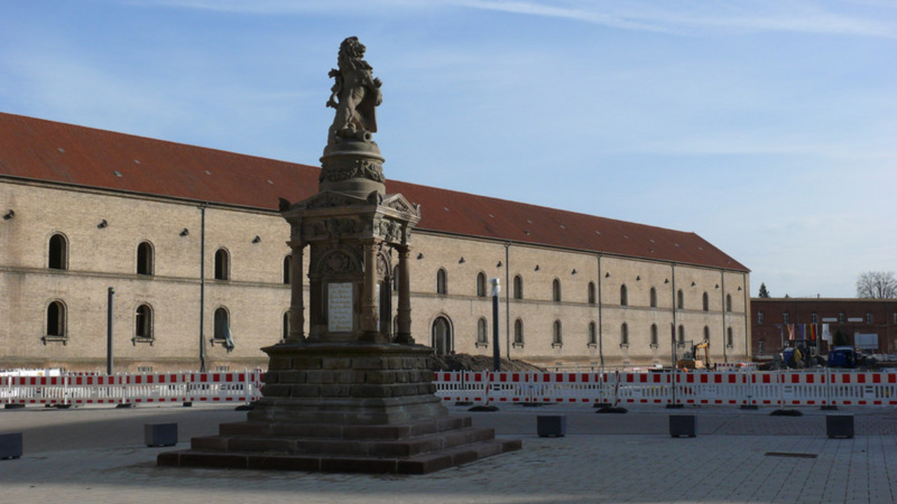 Das Kriegerdenkmal auf dem Luitpoldplatz in Germersheim © GDKE, Landesdenkmalpflege, C. Schüler-Beigang 