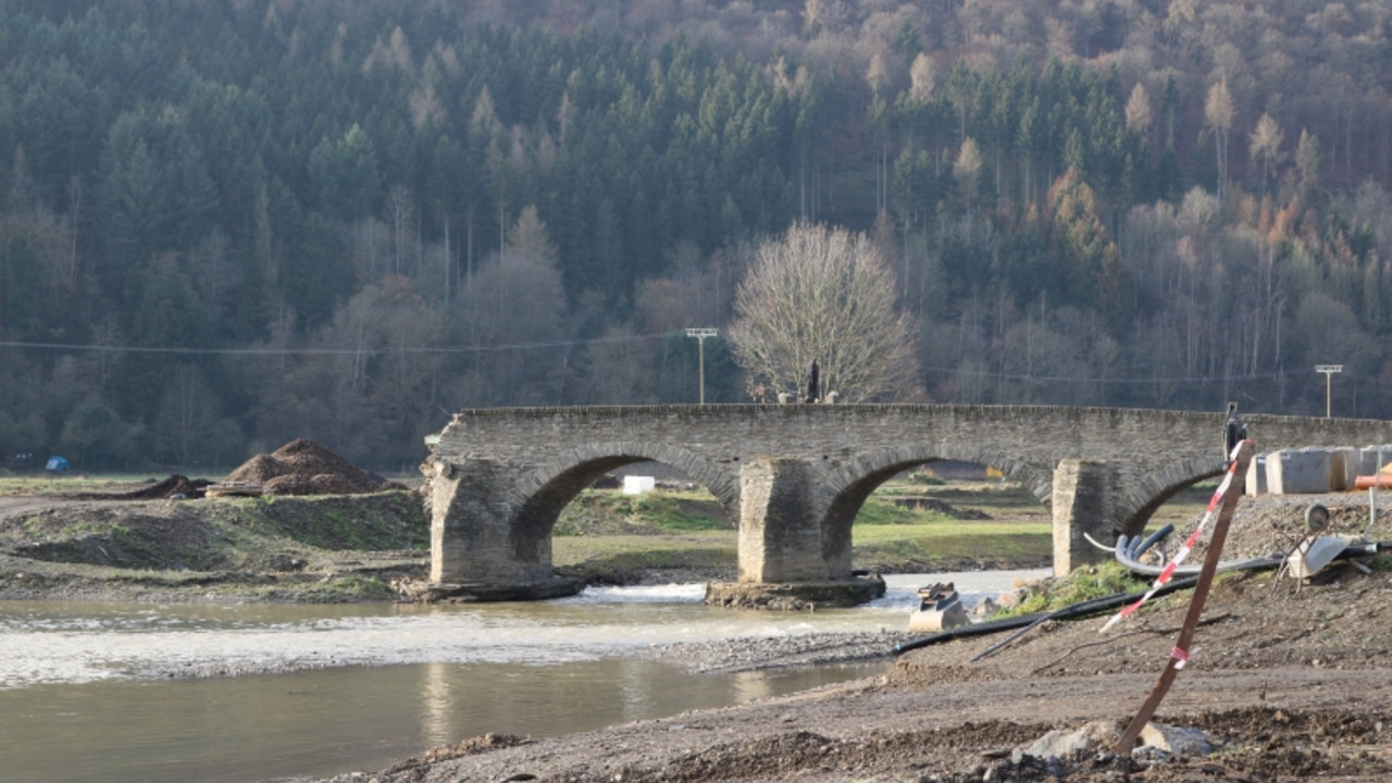 Rech (Kreis-Ahrweiler), historische Brücke, nach der Flutkatastrophe 2021 © Roswitha Kaiser, GDKE, Landesdenkmalpflege