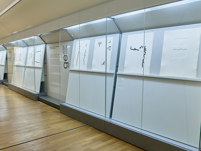 Öffentliche Führung „Geprägt – Geritzt – Geknüllt. Kunstwerke aus Papier“ Öffentliche Führung „Geprägt – Geritzt – Geknüllt. Kunstwerke aus Papier“