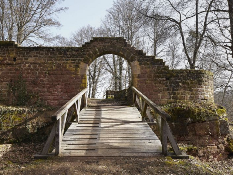 Das Steinenschloss – die mit Geschichten umwobene geheimnisvolle Burg an der Biebermühle Das Steinenschloss – die mit Geschichten umwobene geheimnisvolle Burg an der Biebermühle