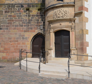 „Barrierefreie Erschließung der prot. Pfarrkirche in Freinsheim, Pfalz © GDKE, Landesdenkmalpflege, G. P. Karn 
