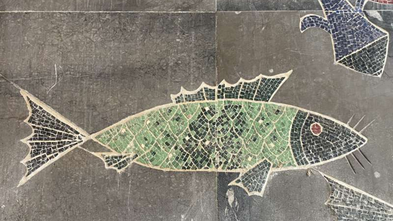 Detailaufnahme eines Fisches aud der Darstellung des Elementes "Wasser" © Claudia Gerner-Beuerle, GDKE, Landesdenkmalpflege 
