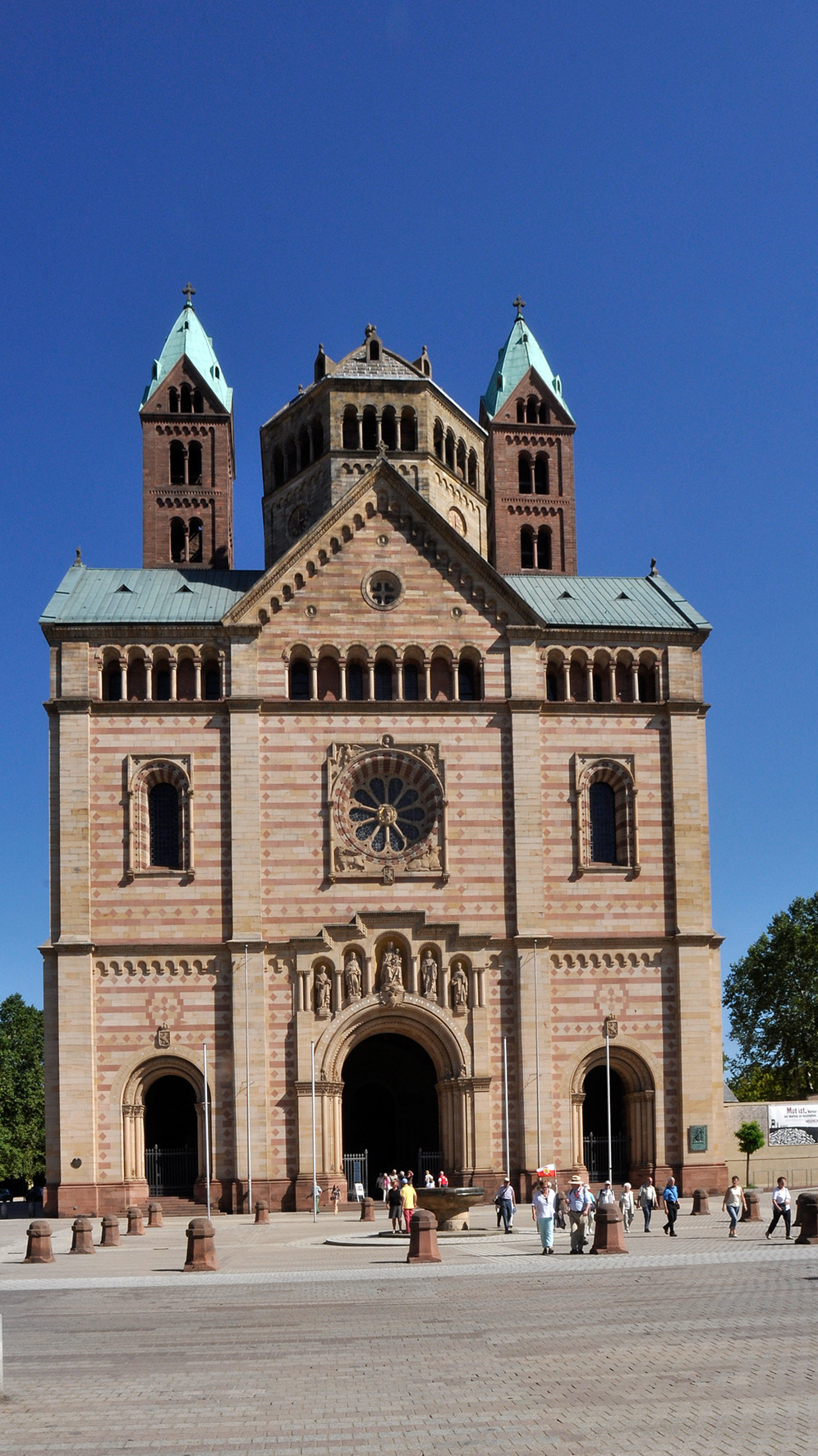 Frontansicht vom Dom zu Speyer