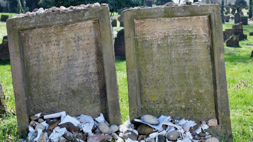 Grabsteine von Meʾir ben Baruch von Rothenburg und Alexander ben Salomo Wimpfen auf dem Alten jüdischen Friedhof Worms